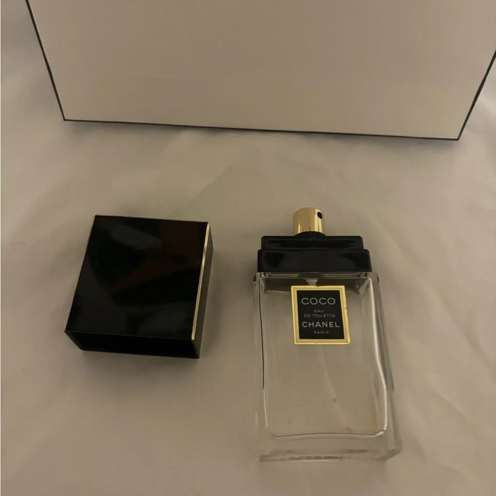 CHANEL elegant coco